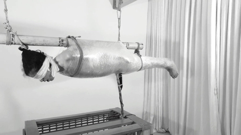 Bdsmlovers91: Eingewickelt und gefangen: Verrückter schüttelnder orgasmus in plastikverpackungs-suspension! Bdsmlovers91