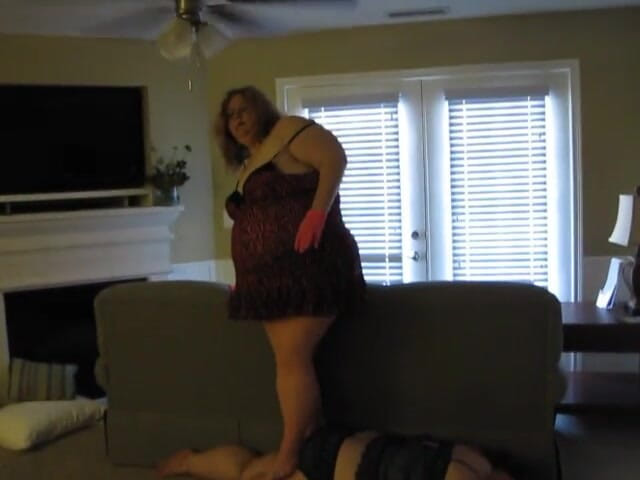 BBW nurse Vicki adventures with friends: Nv walks on ssbbw Angie Kimber's back