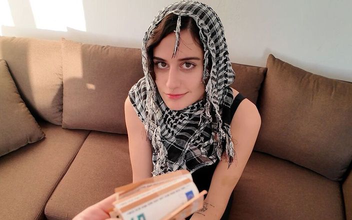 Ludia XX: Puta de hijab não podia pagar aluguel! Deu buceta em...