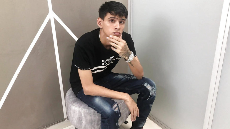 TUflacasex: Abang tiri, tolong! Biarkan saya menghisap zakar awak dan merasai...