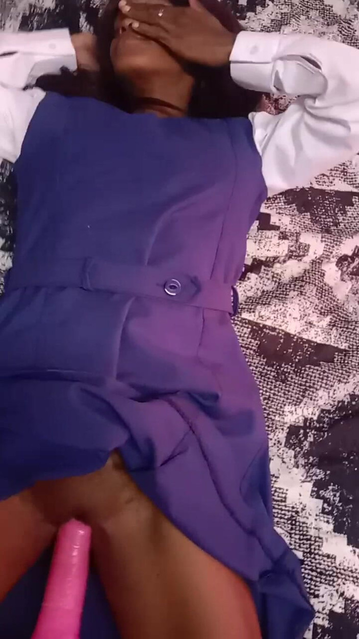 hothouse18xxx: 19-jährige Teen Schlampe Von Stiefpapi Mit Großem Rosa Vibrator Gefickt