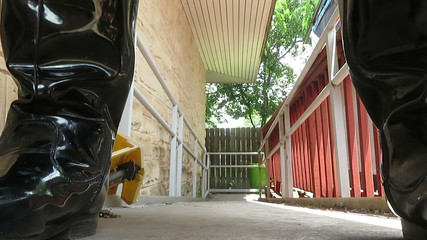 BBW nurse Vicki adventures with friends: Тест на чорні чоботи крупним планом для дроблення відео