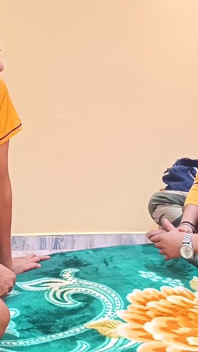 Después de conocer a su novia, dejó a su hermanastra durante sus períodos y lamió su coño suave.