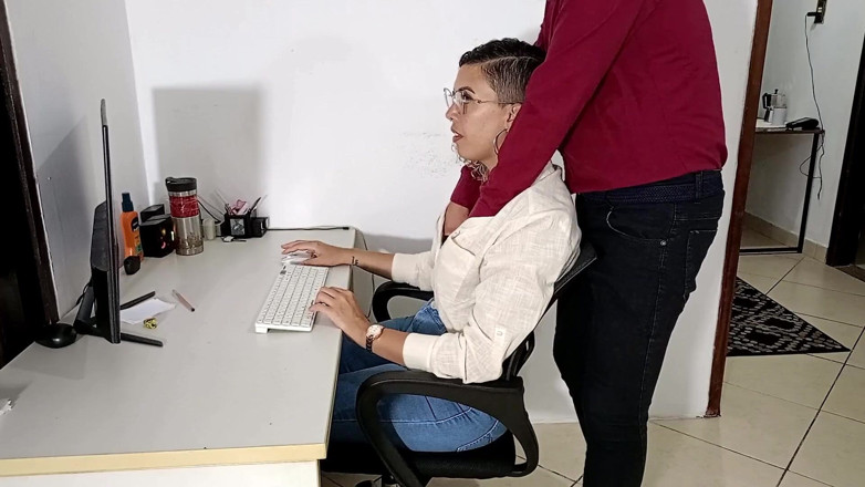 Gabi SweetCouplesStories: Зустріч з Босом у перший день роботи.