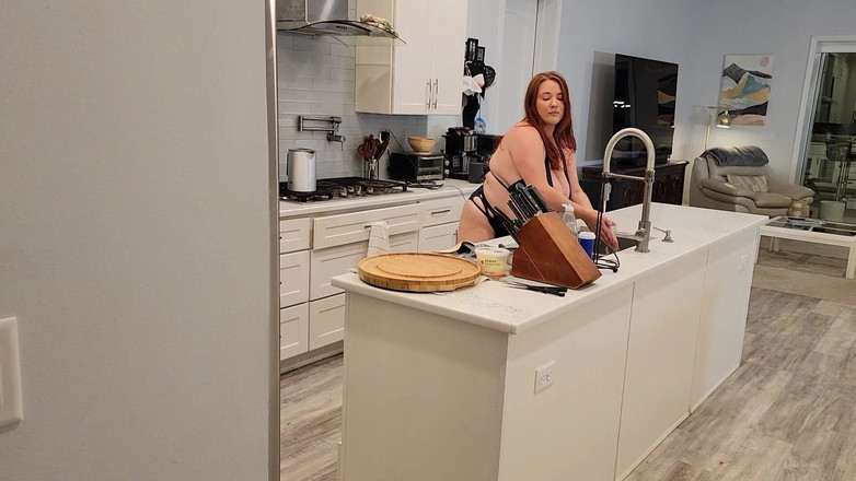 Annabelle Rogers: Mangiando segretamente il culo MILF della mamma