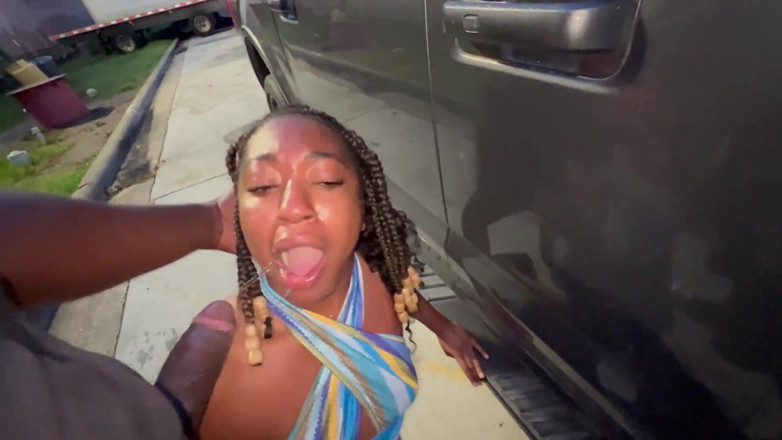 Fijii pornbox: Chica casada chupa mi polla en el estacionamiento como un...