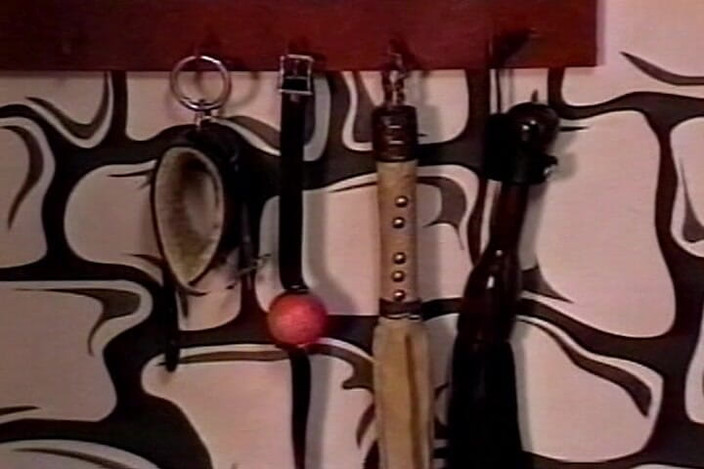 NM fetish femdom videos by Princess Nikki Cruel: Süper sıska genç kız küçük göğüslerinin her yerine mandalı alıyor