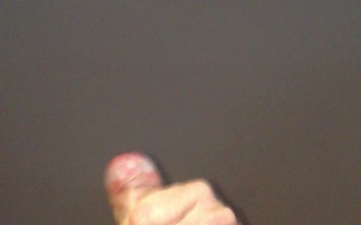 White Ukrainian Dick: Melancap malas pada zakar putih yang kecil yang belum dipotong.