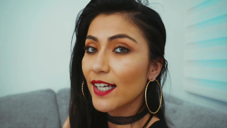 Cipriani: Latina thủ dâm nóng bỏng trên ghế dài của tôi