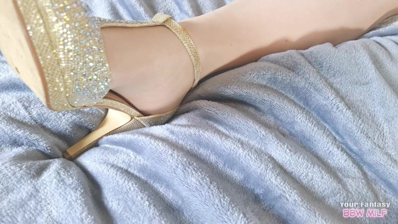 BBW_Wife: 팬티 스타킹을 입은 뚱뚱한 밀프 마누라 - 아마추어 찐 집에서 만든 거유 둥근 엉덩이 스타킹