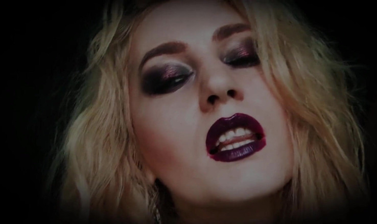 Goddess Celine: Apăsată de supunerea mea în ciorapi de nailon