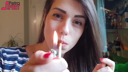 Smokin Fetish: Piękno nastolatka palenie