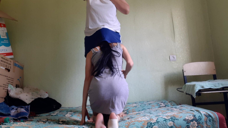 Lesbian-candys: Toen we alleen thuis waren, verleidde ik de stiefmoeder van...