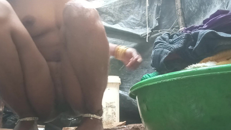 Sexy jaan: Yenge ka aaj nahate hue video banaa liya