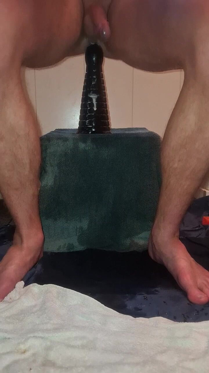 NoFace Twink X: Solo gay twink - piramid dildo yolculuğu