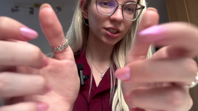 Goddess_Bella_Rae: O fată răutăcioasă te pedepsește cu gâdilări Asmr