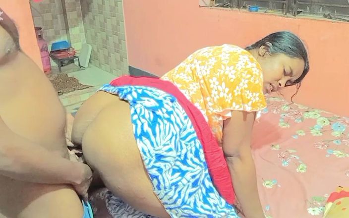 Riyamoni: मैं आज अपने पुराने प्रेमी को मन की तरह चोदता हूं।