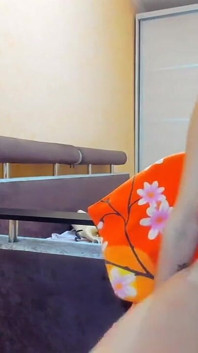 Cewek semok rambut cokelat Myla_angel pamer tubuhnya, goyangin toket dan masturbasi!