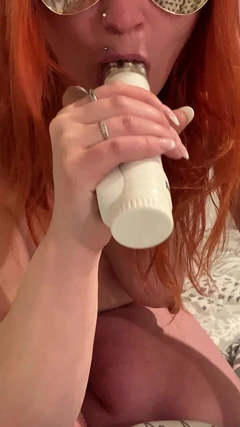 Pipe avec vibromasseur mouillé profond