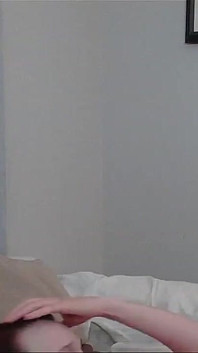 Pertunjukan webcam gadis remaja dijilat sama pria tua dan nyepong kontol pria tua sampai tenggorokan