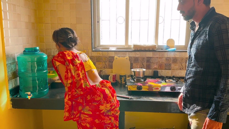 Next short: Indická Desi Bhabhi Savita má sex se svým šéfem ve svém...