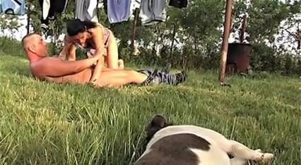 Porno Cloud: Muie de la Shirly în aer liber