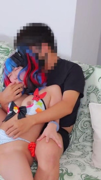 Idolův roztomilý hlas vede ke vrcholu, neobvyklé vložení pohledu způsobí okamžitý orgasmus