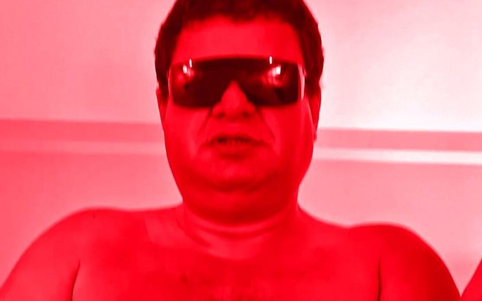 Combat and fetish: Polițist urs vs. Tu