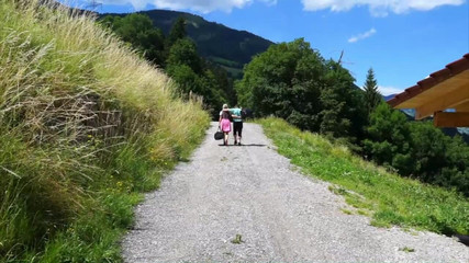 The Hunter Collection: Julia Pink. Učitelka porna na alpské pastvě (celý německý porno film)