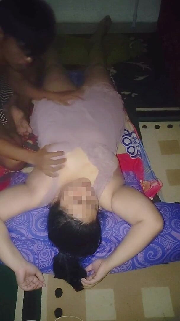 Maye chubby wife: Rezignujte. Když si soused užívá můj baculatý koberec.