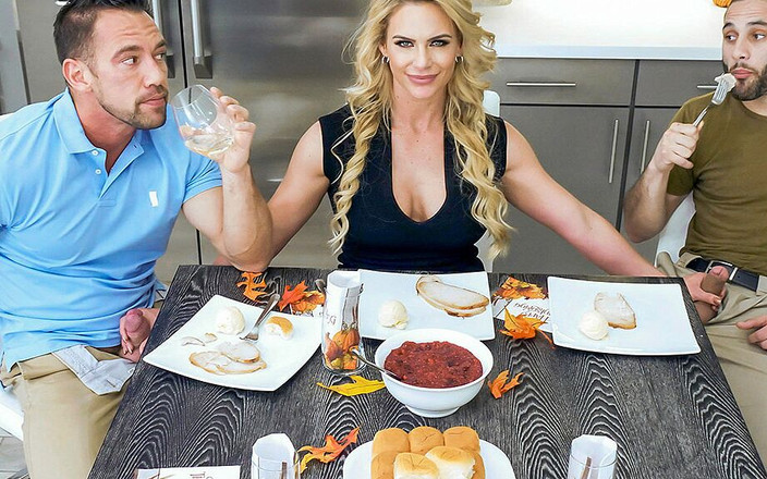 Mylf Official: Zlobivá puma dala armádnímu spratovi hrdinu Vítejte, když ona honí...