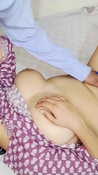 Stor röv Mallu Flickvän knullar i vänrummet