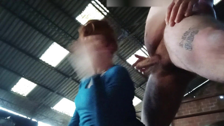 Sissy-Lili: Hard kont naar mond neuken op het platteland