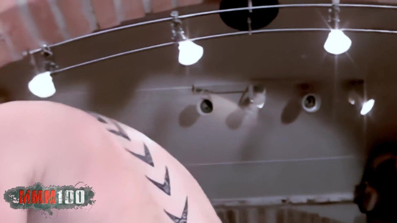 MMM100: Tinna: remaja jalang amatur berbogel di dapur