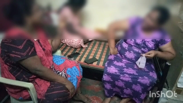 Tamil lesbian: Diskusi hot tiga tante