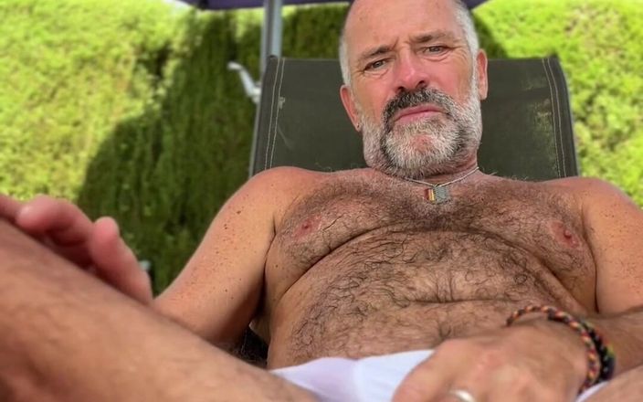 Daddybearvlc: Schnelles bad in meine weiße Unterwäsche. Liebe, wie sie transparent...