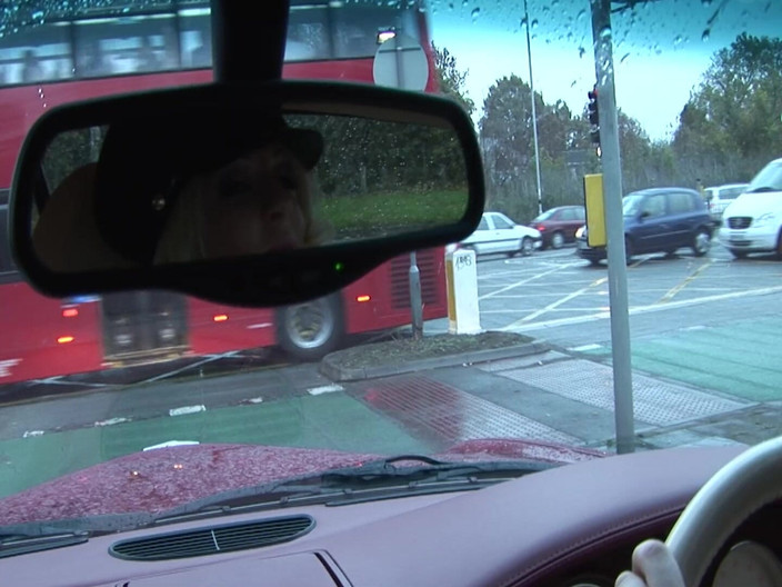 Bananas with Melons: Eles vão para tudo, 2_slim loira fodendo em um trio com...