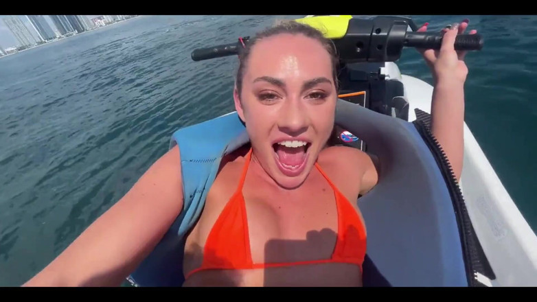 Maximo Garcia: Geile blondine bekommt ihre muschi auf einem jetski gebohrt