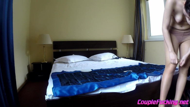 Couple Fucking: Fumando y masturbándose