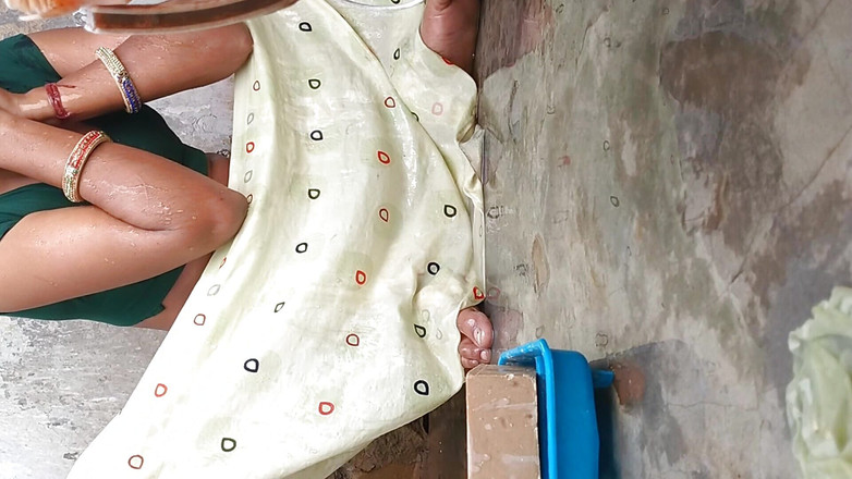 Rakul008: बालों वाली चूत को देवर निकेड द्वारा पकड़ा गया हॉट बाथ युवा शरीर