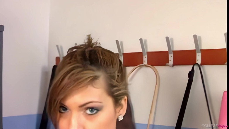 College Uniform: Provocazione in classe con samantha Buxton