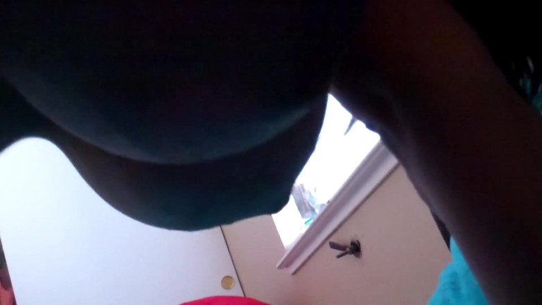 Leon Lambert Girls Twerk Parties CFNM: Gran consolador en cámara amateur en primer plano para seducir...