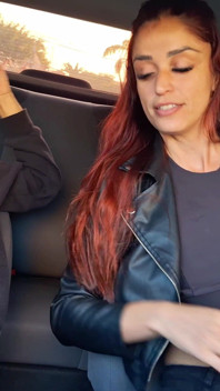 Řidič aplikace děvka přistihne cestujícího při masturbaci za... Co teď?