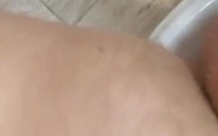 Adashah: Sissy. Superglu penis förvandlades till fitta