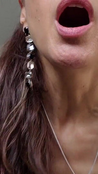 Güzel Orta Yaşlı Seksi Kadın Bulaşıkları Yıkarken Götünü Sert Siktiriyor