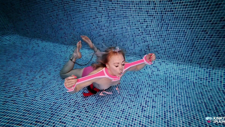 UKCuteGirl Lucy Lauren: Kapuce podmořských svazů cudnosti vibruje