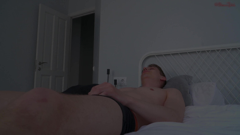 Oksana_Katysheva: Hey Boy! 자지 따먹기 그만해! 새엄마의 엉덩이를 더 잘 따먹어!