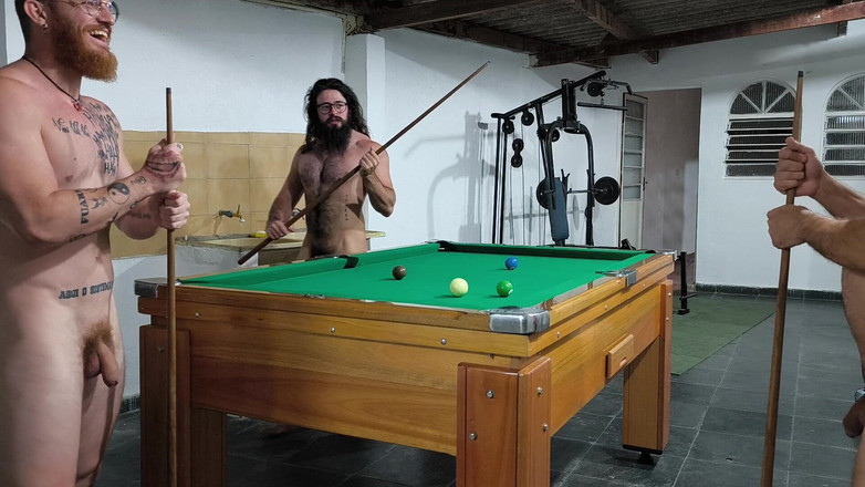 carmonaoficial: Bawienie się z przyjaciółmi rozbierając