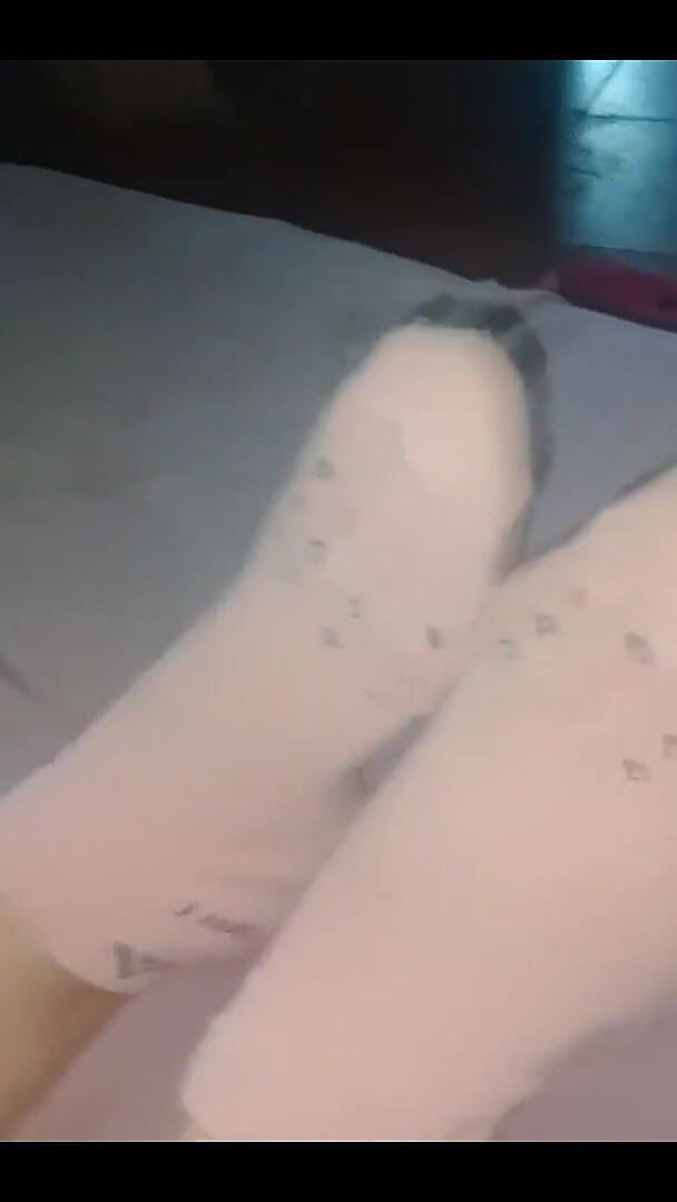 Medi Shows Her Feet in Short Socks and Her Tail (Fit cure) Medi Shows Her Feet in Short Socks and Her Tail (Fit cure)