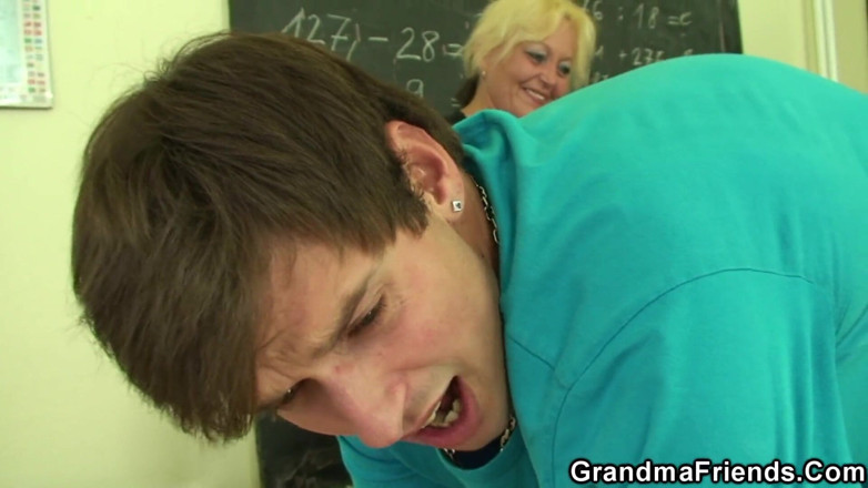 Granny Sluts: Дураки и трах в классе